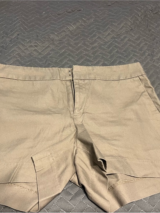 Banana Republic Pants - Banana Republic Women's Tan Bermuda Shorts